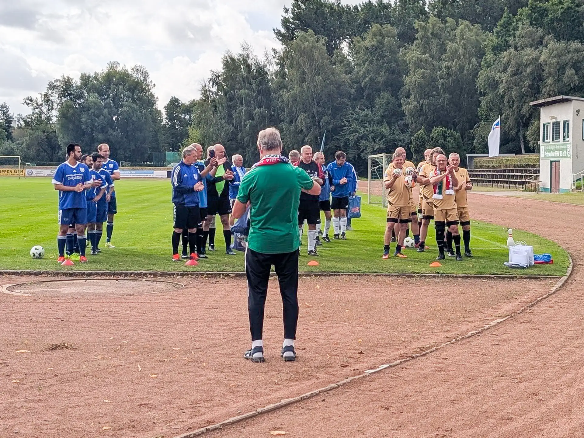 Fußball und feiern, das war die Devise beim internationa- len Ü-50-Freundschaftsturnier des Pritzwalker FHV 03.