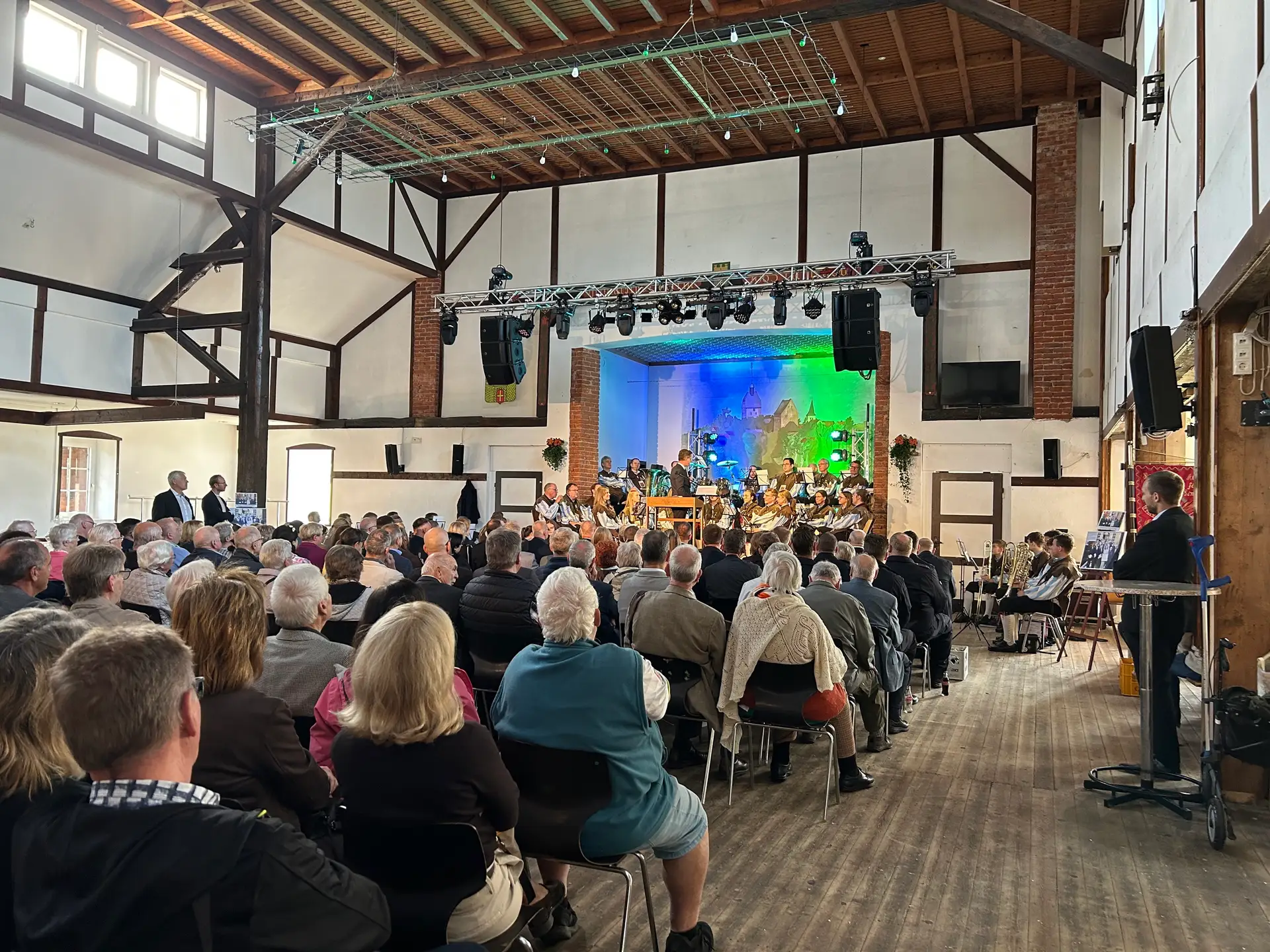 Festreden zur Eröffnung des Festwochenendes in der Schützenhalle von Lichtenau.