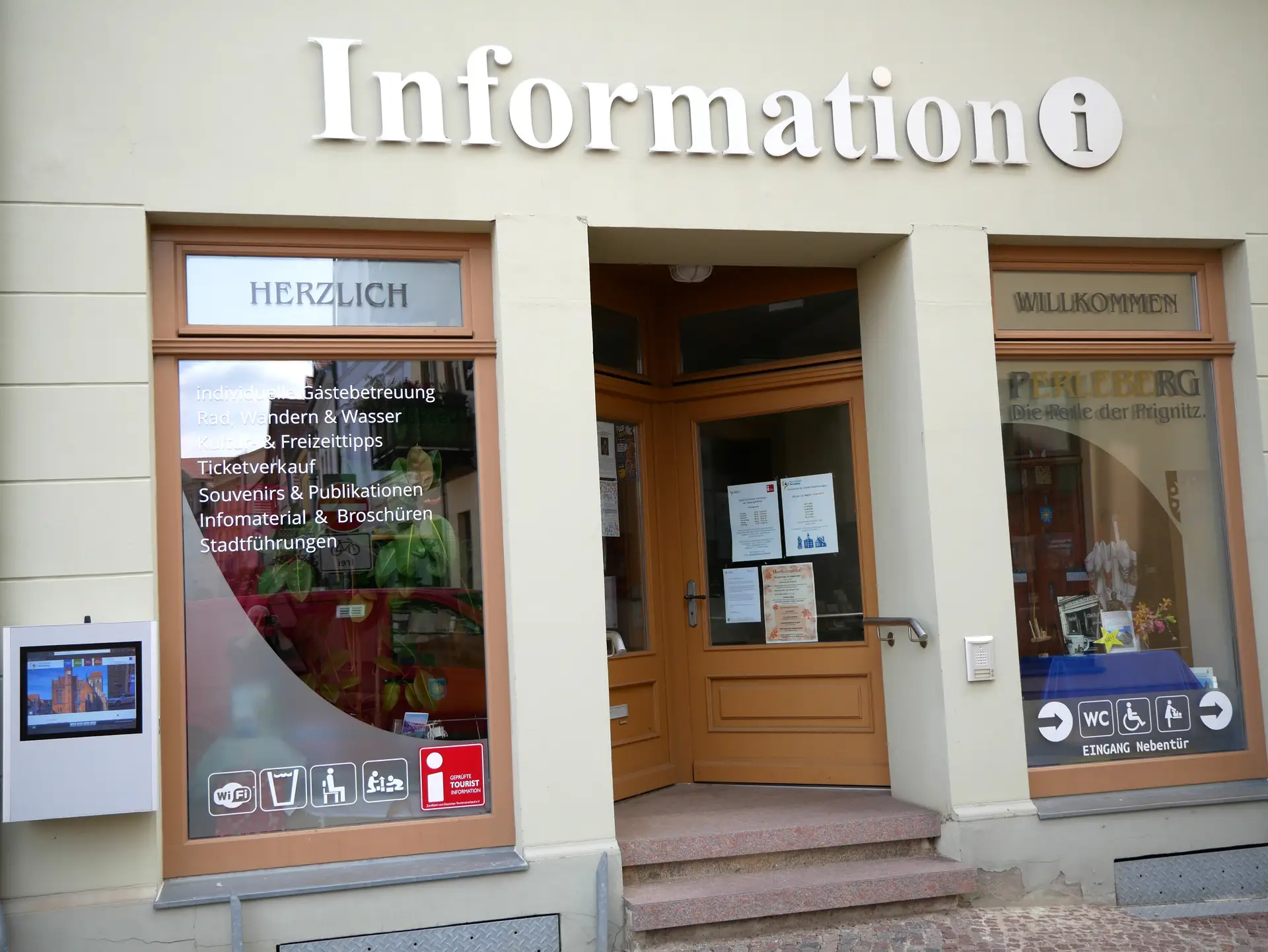 Rolandstadt Perleberg/Renè Hill | Die Stadtinformation auf dem Großen Markt.